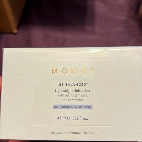 Monat Be Balanced Lightweight Moisturizer NEW - Picture 1 of 2